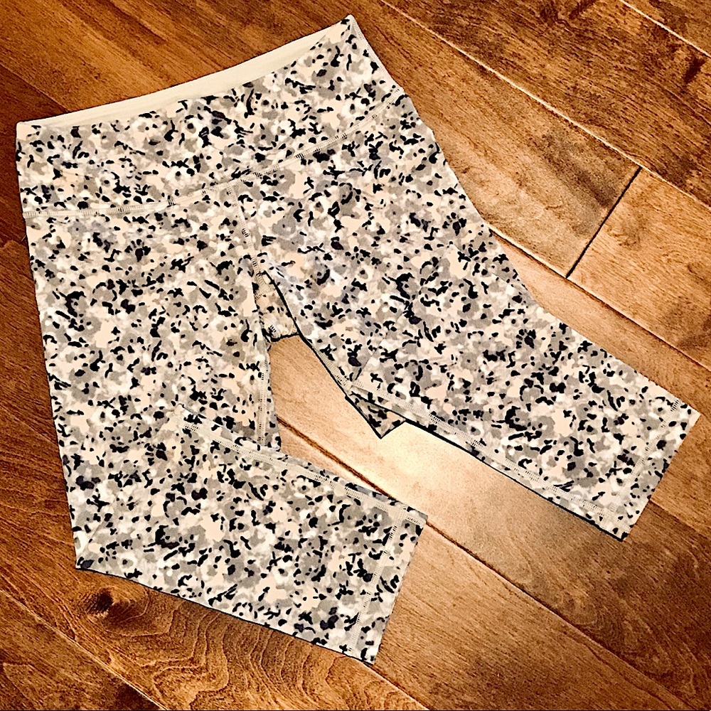 SALE Lululemon Wunder Under Crop Petite Fluer
